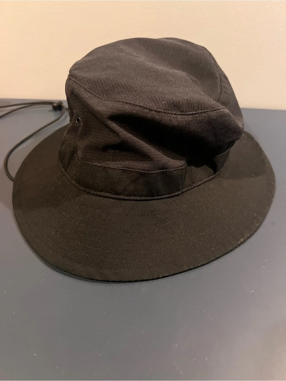 Under Armour Black Bucket Hat with Logo and Chin Strap